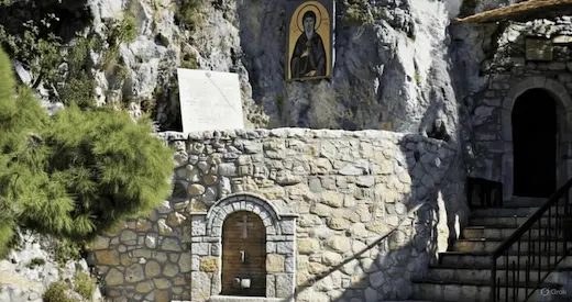 Пещера и фрески у монастыря святого Потапия