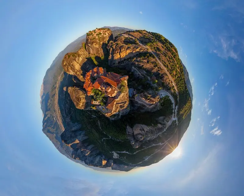 Метеоры: парящие скалы