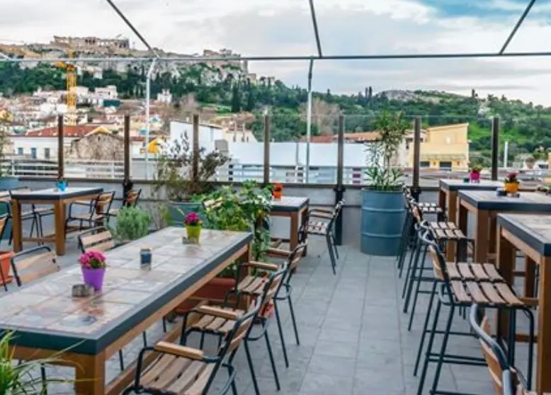 Couleur Locale — крыша в центре